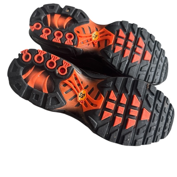Nike Men's Black and Orange Athletic Shoes excellent conditions - Picture 4 of 5